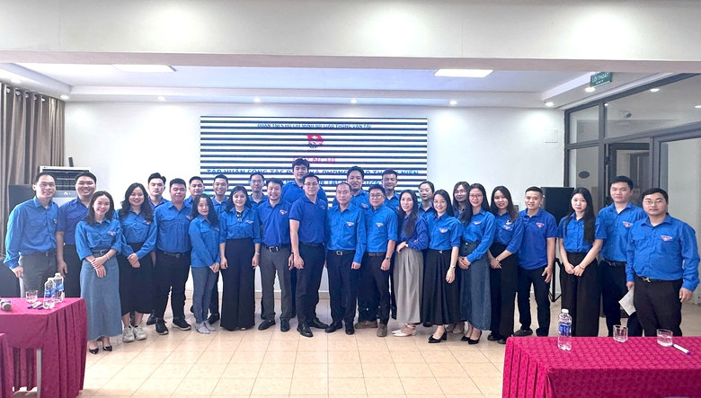 Đoàn Bộ GTVT tuyên truyền an toàn đường sắt; tập huấn kỹ năng cho cán bộ Đoàn- Ảnh 1. Đoàn Bộ GTVT tuyên truyền an toàn đường sắt; tập huấn kỹ năng cho cán bộ Đoàn- Ảnh 1.