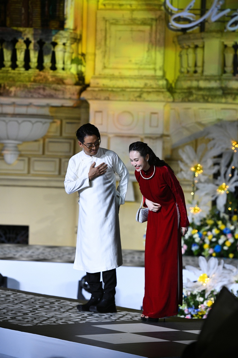 Tuấn Hưng catwalk c&ugrave;ng vợ tại &lsquo;&rsquo;Bước ch&acirc;n di sản 2&rsquo;&rsquo;- Ảnh 3.