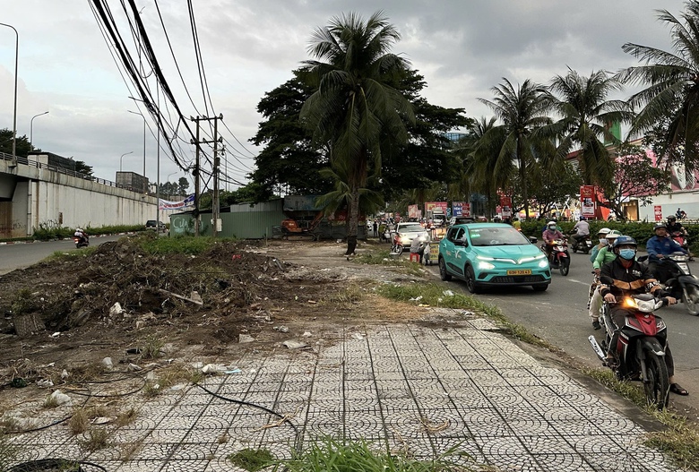 Chỉnh trang hành lang ATGT quốc lộ ở ngã tư Vũng Tàu- Ảnh 4. Chỉnh trang hành lang ATGT quốc lộ ở ngã tư Vũng Tàu- Ảnh 4.
