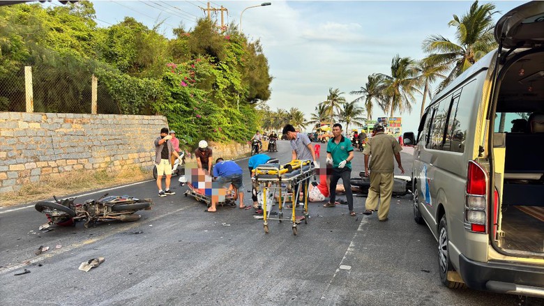 Hai du kh&aacute;ch nước ngo&agrave;i tử vong sau va chạm giao th&ocirc;ng tr&ecirc;n đường ven biển Phan Thiết- Ảnh 2.
