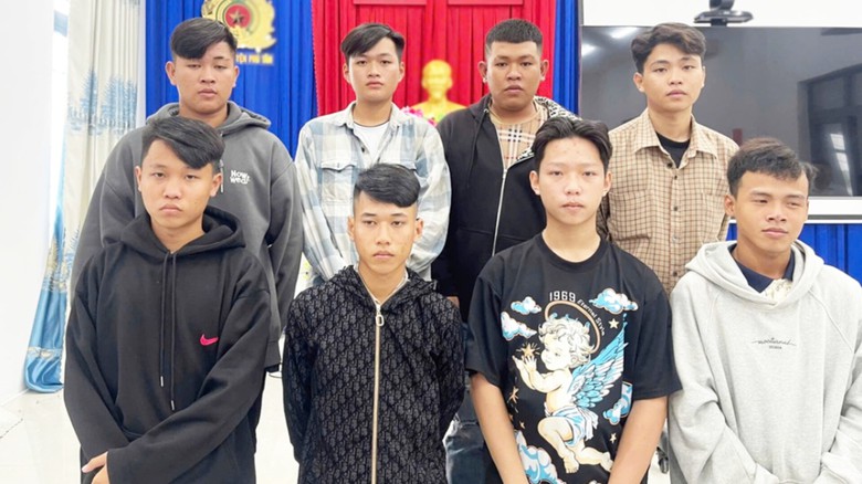 Bắt giam nh&oacute;m thanh ni&ecirc;n ở An Giang mang hung kh&iacute; giải quyết m&acirc;u thuẫn- Ảnh 2.