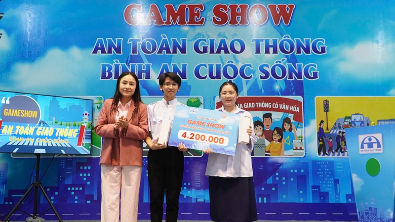 Học sinh THPT ở C&agrave; Mau h&agrave;o hứng với gameshow an to&agrave;n giao th&ocirc;ng- Ảnh 3.