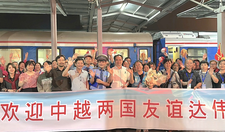 7.000 kh&aacute;ch Trung Quốc du lịch Việt Nam bằng t&agrave;u hỏa thu&ecirc; chuyến- Ảnh 1.