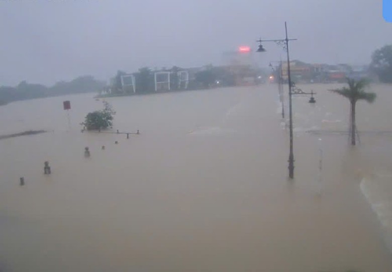 Lũ trên các sông lên nhanh, học sinh Thừa Thiên Huế nghỉ học- Ảnh 2. Lũ trên các sông lên nhanh, học sinh Thừa Thiên Huế nghỉ học- Ảnh 2.