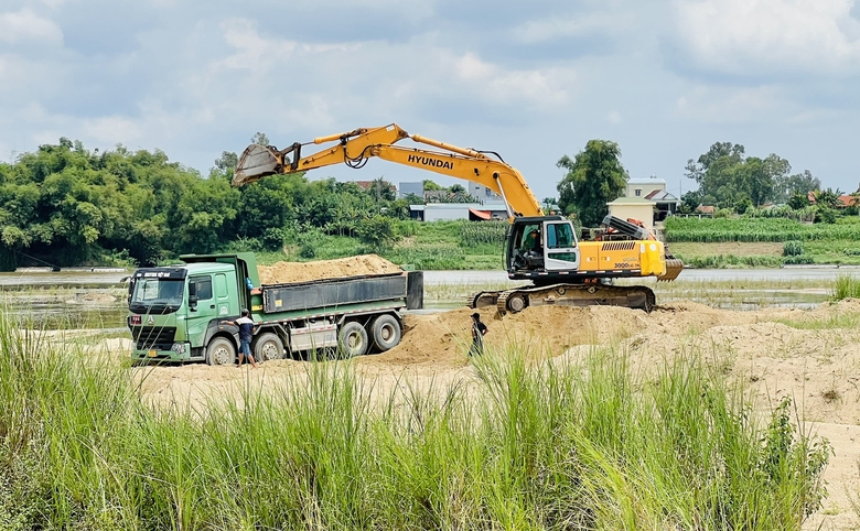 Quảng Ng&atilde;i: Tăng tiền cọc, ngăn nạn đấu gi&aacute; ảo mỏ c&aacute;t- Ảnh 2.