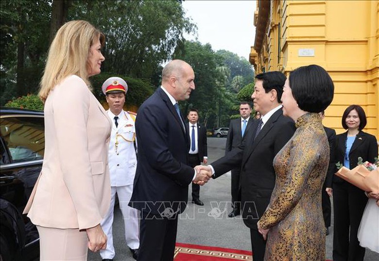 Chủ tịch nước Lương Cường chủ tr&igrave; lễ đ&oacute;n ch&iacute;nh thức Tổng thống Bulgaria- Ảnh 1.