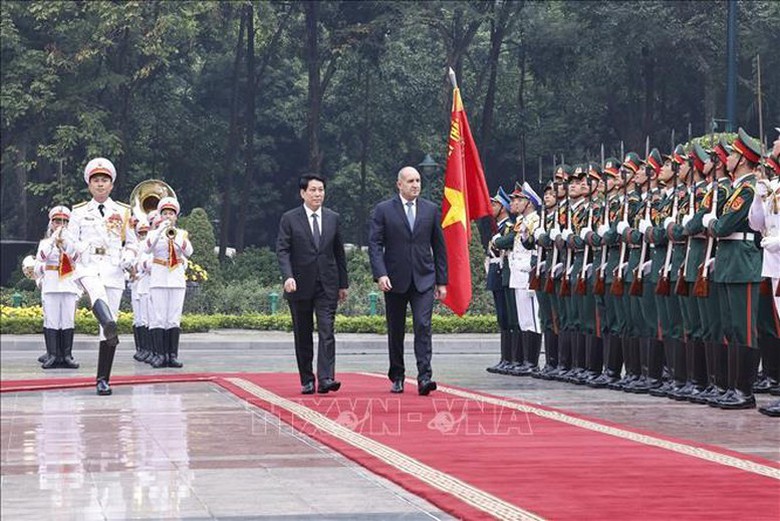 Chủ tịch nước Lương Cường chủ tr&igrave; lễ đ&oacute;n ch&iacute;nh thức Tổng thống Bulgaria- Ảnh 4.