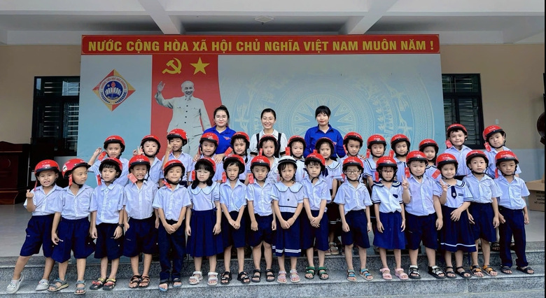 Đ&agrave; Nẵng đẩy mạnh tuy&ecirc;n truyền th&ocirc;ng điệp "H&atilde;y đi chậm lại v&igrave; tương lai của trẻ thơ!"- Ảnh 1.