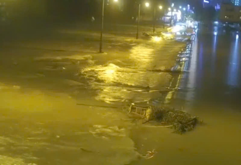 Thừa Thi&ecirc;n - Huế: Mưa lớn g&acirc;y sạt trượt ta luy dương cao tốc La Sơn - T&uacute;y Loan- Ảnh 3.