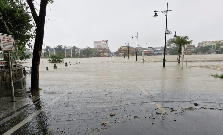 Thừa Thi&ecirc;n Huế: Sơ t&aacute;n 43 hộ d&acirc;n v&ugrave;ng nguy cơ sạt lở đến nơi an to&agrave;n- Ảnh 2.
