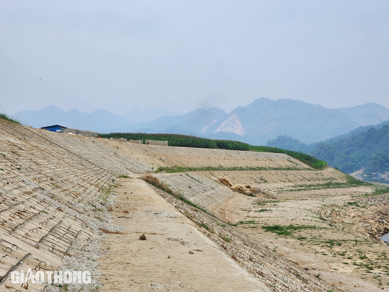 Ho&agrave;n th&agrave;nh khắc phục dự &aacute;n k&egrave; l&uacute;n nứt ngổn ngang sau phản &aacute;nh của B&aacute;o Giao th&ocirc;ng- Ảnh 1.