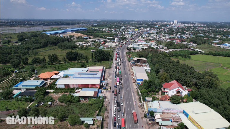 Đồng Nai: &Ocirc; t&ocirc; đi v&agrave;o đường cấm gần ng&atilde; ba Nhơn Trạch, người d&acirc;n bất an - Ảnh 1.