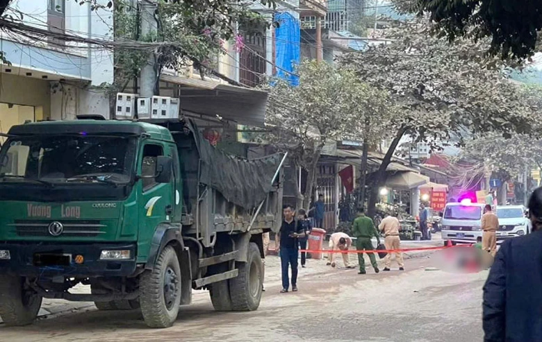 Hiện trường vụ tai nạn khiến người đi xe m&aacute;y tử vong.