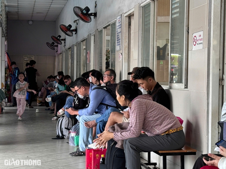 Gi&aacute; v&eacute; xe Tết tại c&aacute;c bến ở TP.HCM thế n&agrave;o?- Ảnh 3.
