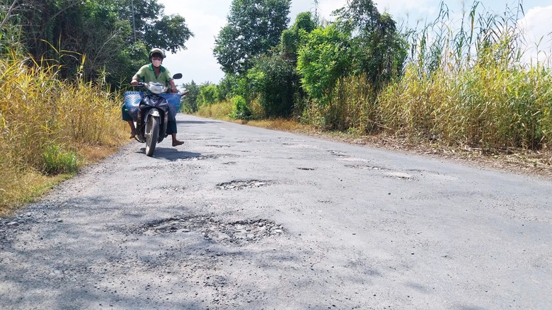 Đồng Th&aacute;p: Người d&acirc;n than khổ v&igrave; đường đầy ổ g&agrave;- Ảnh 2.