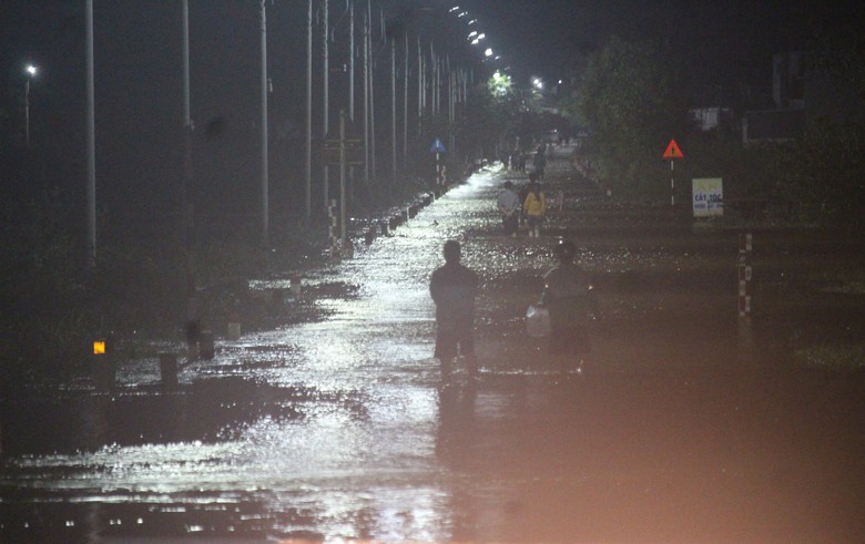 Thừa Thi&ecirc;n Huế: Nước lũ d&acirc;ng cao, QL49B bị ngập s&acirc;u nhiều đoạn- Ảnh 5.