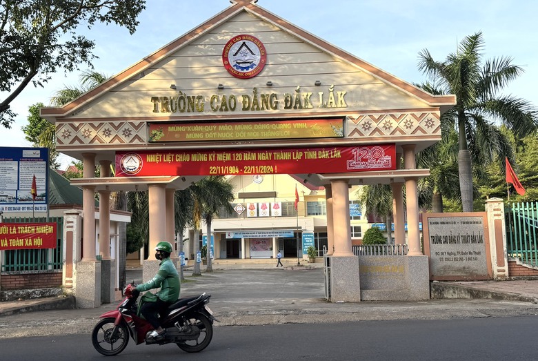 Nam sinh tử vong khi thực hành nối điện ở trường- Ảnh 1. Nam sinh tử vong khi thực hành nối điện ở trường- Ảnh 1.