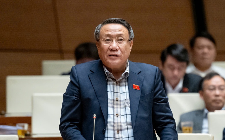 ĐBQH lo xe cứu thương kh&ocirc;ng được ho&agrave;n thuế khiến chi ph&iacute; cuối c&ugrave;ng dồn l&ecirc;n người bệnh