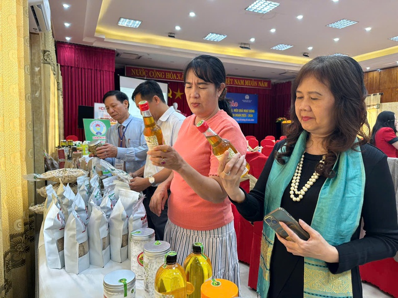 Quảng Ng&atilde;i lấy n&ocirc;ng d&acirc;n l&agrave;m gốc trong chuyển đổi số ng&agrave;nh n&ocirc;ng nghiệp- Ảnh 4.