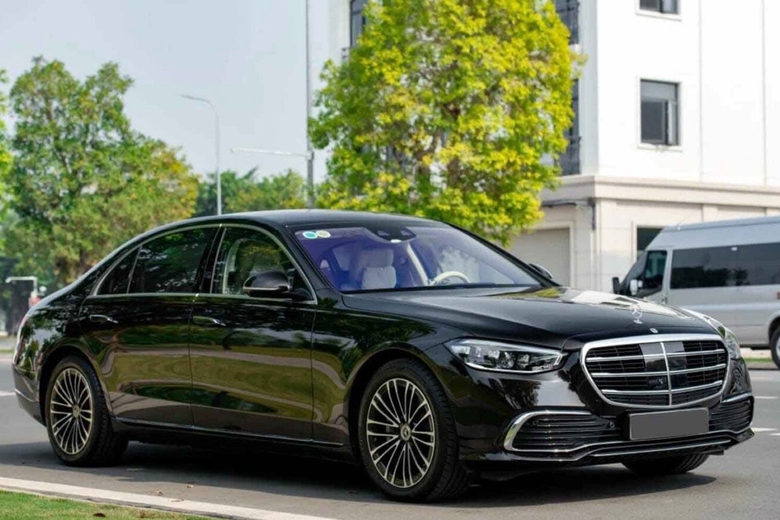 Nhờ làm biển số đẹp, chủ xe Mercedes S450 bị nhân viên showroom lừa mất ô tô- Ảnh 1. Nhờ làm biển số đẹp, chủ xe Mercedes S450 bị nhân viên showroom lừa mất ô tô- Ảnh 1.