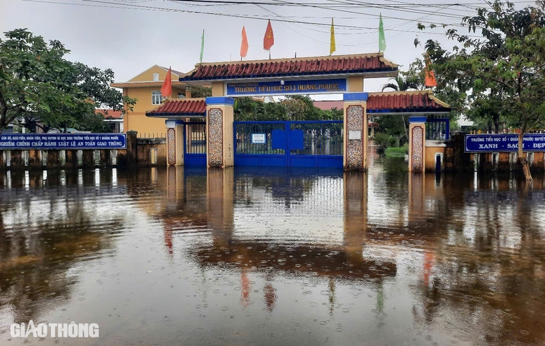 Mưa lũ ở Thừa Thi&ecirc;n Huế: C&ograve;n 65 trường chưa tổ chức học trở lại- Ảnh 1.