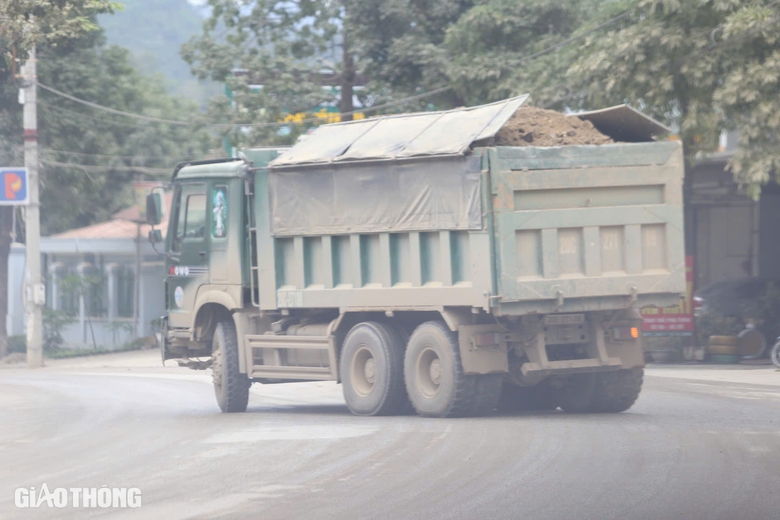 Bắc Kạn: Xe qu&aacute; tải rầm rập tr&ecirc;n đường, d&acirc;n phập phồng lo tai nạn- Ảnh 5.