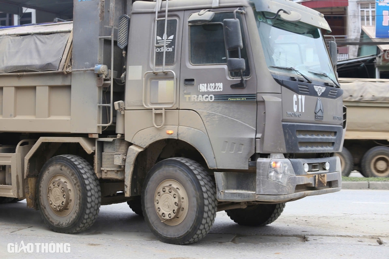 Bắc Kạn: Xe qu&aacute; tải rầm rập tr&ecirc;n đường, d&acirc;n phập phồng lo tai nạn- Ảnh 8.