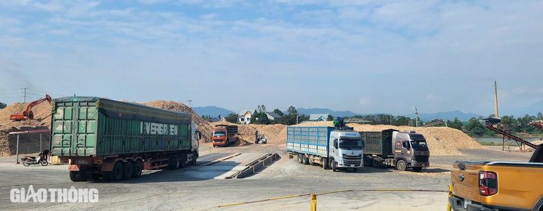 Bến thuỷ nội địa kh&ocirc;ng ph&eacute;p vẫn c&ocirc;ng khai hoạt động ở Th&aacute;i Nguy&ecirc;n- Ảnh 3.