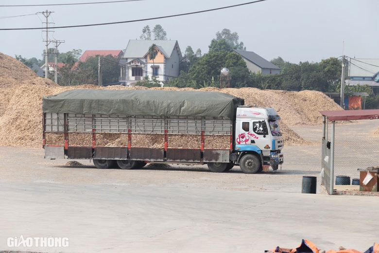 Bến thuỷ nội địa kh&ocirc;ng ph&eacute;p vẫn c&ocirc;ng khai hoạt động ở Th&aacute;i Nguy&ecirc;n- Ảnh 2.