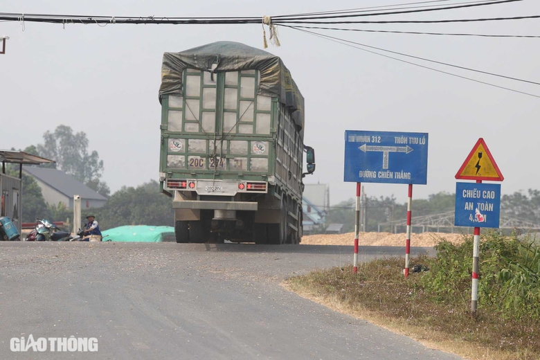 Bến thuỷ nội địa kh&ocirc;ng ph&eacute;p vẫn c&ocirc;ng khai hoạt động ở Th&aacute;i Nguy&ecirc;n- Ảnh 4.