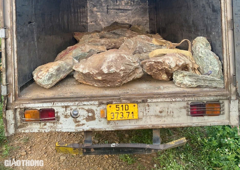 Lập chốt canh giữ đ&aacute; cảnh Suối Gi&agrave;ng ở Y&ecirc;n B&aacute;i- Ảnh 6.