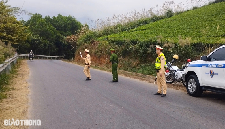 Lập chốt canh giữ đ&aacute; cảnh Suối Gi&agrave;ng ở Y&ecirc;n B&aacute;i- Ảnh 4.