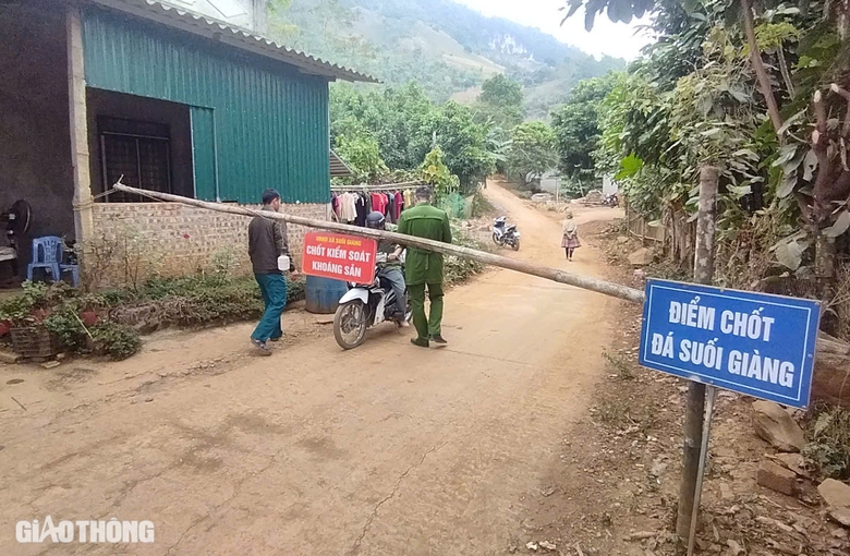 Lập chốt canh giữ đ&aacute; cảnh Suối Gi&agrave;ng ở Y&ecirc;n B&aacute;i- Ảnh 1.