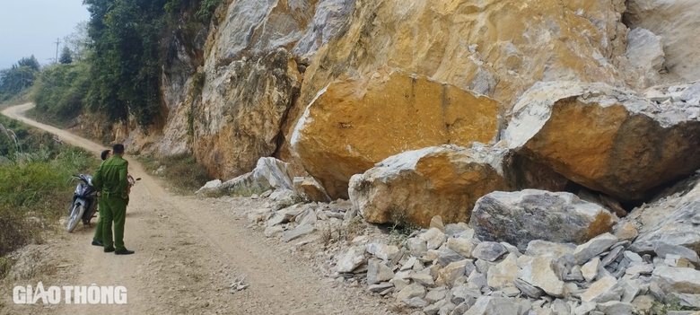 Lập chốt canh giữ đ&aacute; cảnh Suối Gi&agrave;ng ở Y&ecirc;n B&aacute;i- Ảnh 3.