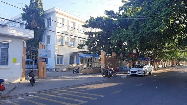 Hai nữ sinh nhập viện sau khi uống 20 vi&ecirc;n thuốc giảm đau- Ảnh 1.