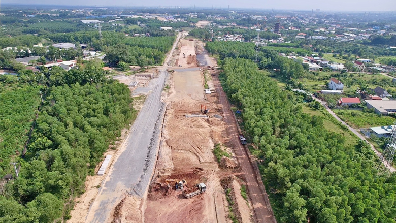 Xuy&ecirc;n đ&ecirc;m l&agrave;m đường kết nối s&acirc;n bay Long Th&agrave;nh- Ảnh 1.
