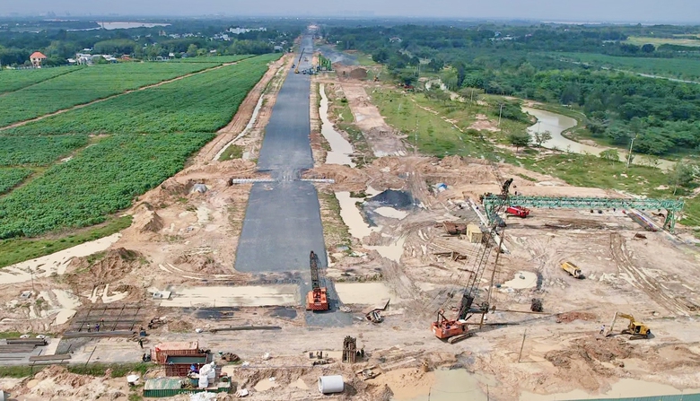 Xuy&ecirc;n đ&ecirc;m l&agrave;m đường kết nối s&acirc;n bay Long Th&agrave;nh- Ảnh 2.