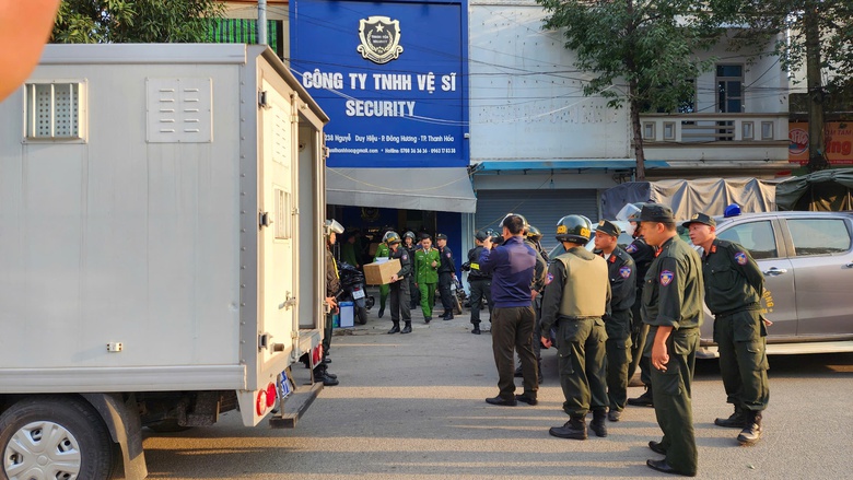 Tạm giữ h&igrave;nh sự 4 vệ sĩ ở Thanh H&oacute;a dẹp đường cho đ&aacute;m cưới- Ảnh 3.