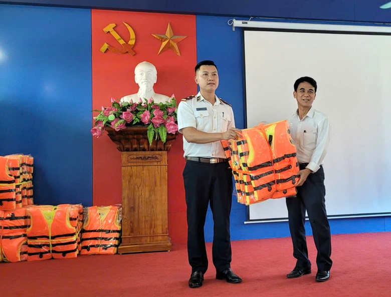 Tăng cường tuy&ecirc;n truyền an to&agrave;n đường thủy trực quan, hiệu quả- Ảnh 1.