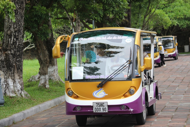 Xe điện tiện cho du kh&aacute;ch tham quan di t&iacute;ch Huế, giảm tải &aacute;p lực giao th&ocirc;ng- Ảnh 4.