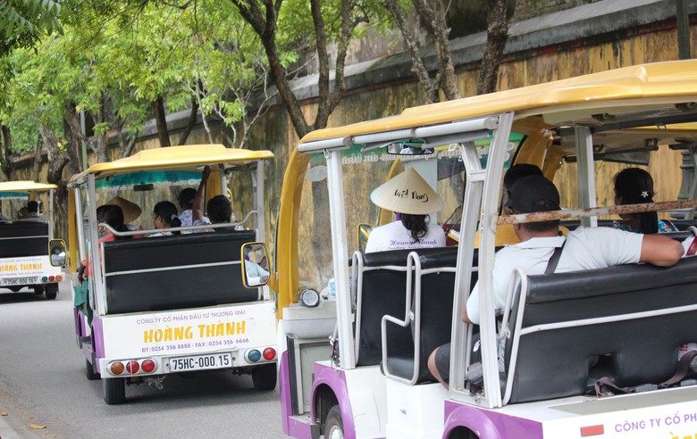 Xe điện tiện cho du kh&aacute;ch tham quan di t&iacute;ch Huế, giảm tải &aacute;p lực giao th&ocirc;ng- Ảnh 8.
