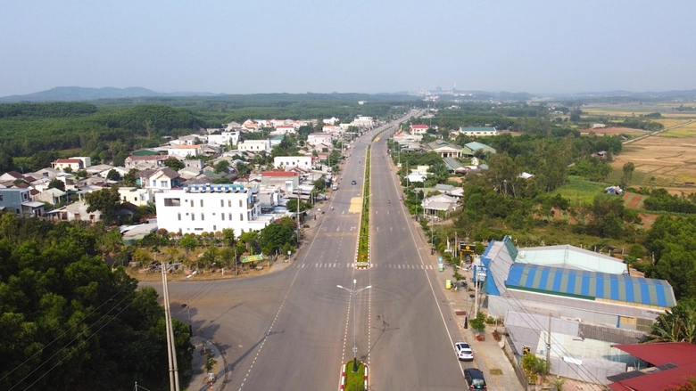 Quảng Ng&atilde;i cắt giảm thủ tục h&agrave;nh ch&iacute;nh, trải thảm mời gọi nh&agrave; đầu tư- Ảnh 5.