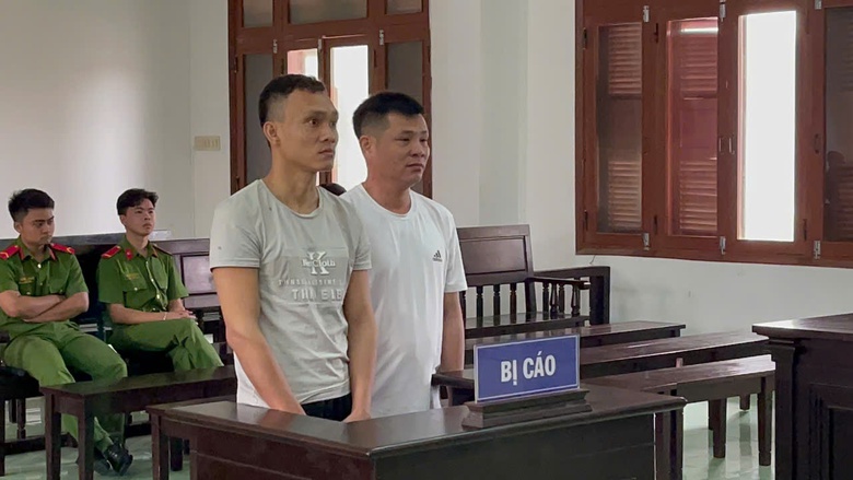 Đẩy gỗ xuống đường khiến c&ocirc;ng an bị thương, 3 l&acirc;m tặc lĩnh &aacute;n t&ugrave;- Ảnh 1.