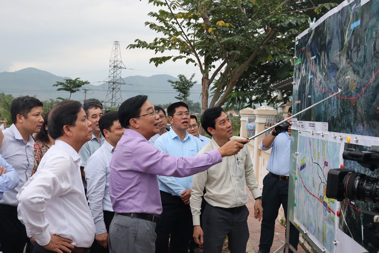 Ủy ban Kinh tế Quốc hội khảo s&aacute;t Dự &aacute;n đường sắt tốc độ cao trục Bắc - Nam- Ảnh 1.