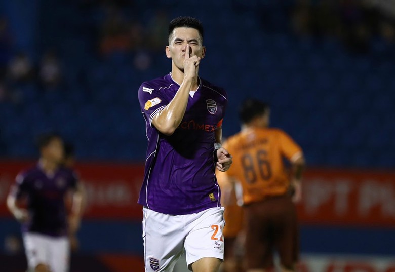 HLV Kim Sang-sik v&agrave; tuyển Việt Nam tạm vơi nỗi lo săn b&agrave;n ở AFF Cup 2024- Ảnh 1.