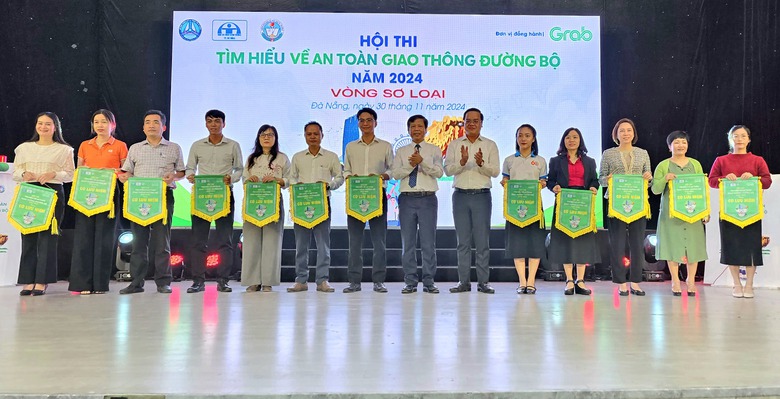 S&ocirc;i nổi Hội thi t&igrave;m hiểu về an to&agrave;n giao th&ocirc;ng đường bộ của học sinh THPT tại Đ&agrave; Nẵng- Ảnh 1.