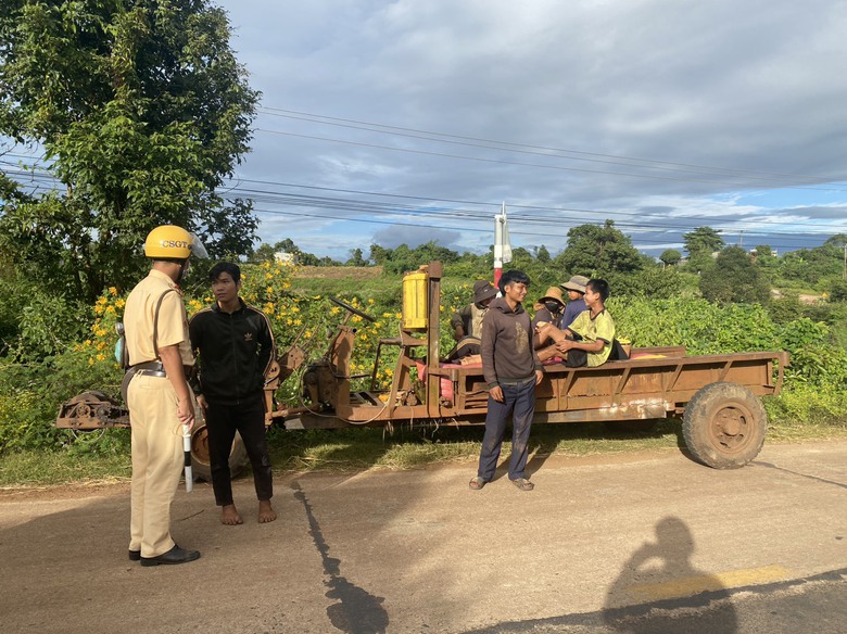Gia Lai: Tăng cường xử l&yacute; xe m&aacute;y k&eacute;o g&acirc;y mất ATGT m&ugrave;a thu h&aacute;i c&agrave; ph&ecirc;- Ảnh 1.
