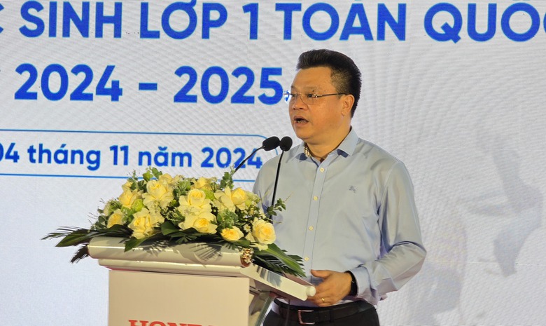 Tặng mũ bảo hiểm tại khu vực miền Trung, đảm bảo 100% học sinh lớp 1 c&oacute; mũ đạt chuẩn- Ảnh 1.