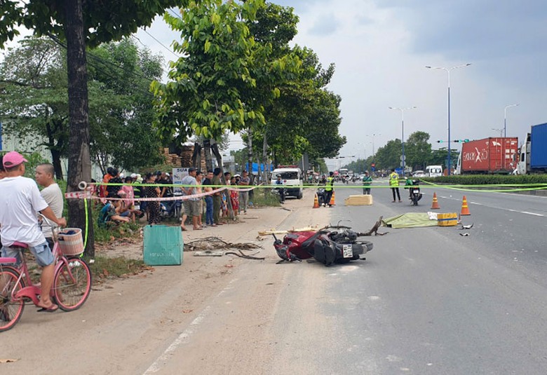 Hiện trường vụ tai nạn làm một người tử vong. Hiện trường vụ tai nạn làm một người tử vong.