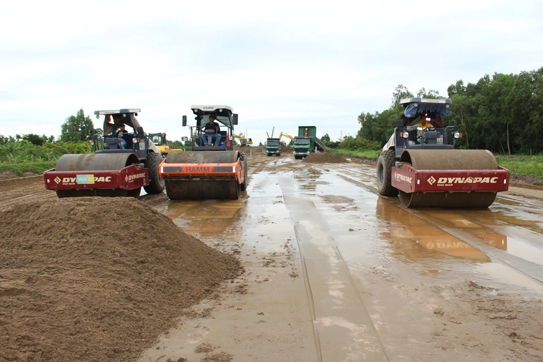 Huy động th&ecirc;m 3 mỏ c&aacute;t phục vụ thi c&ocirc;ng cao tốc Cần Thơ - C&agrave; Mau- Ảnh 1.